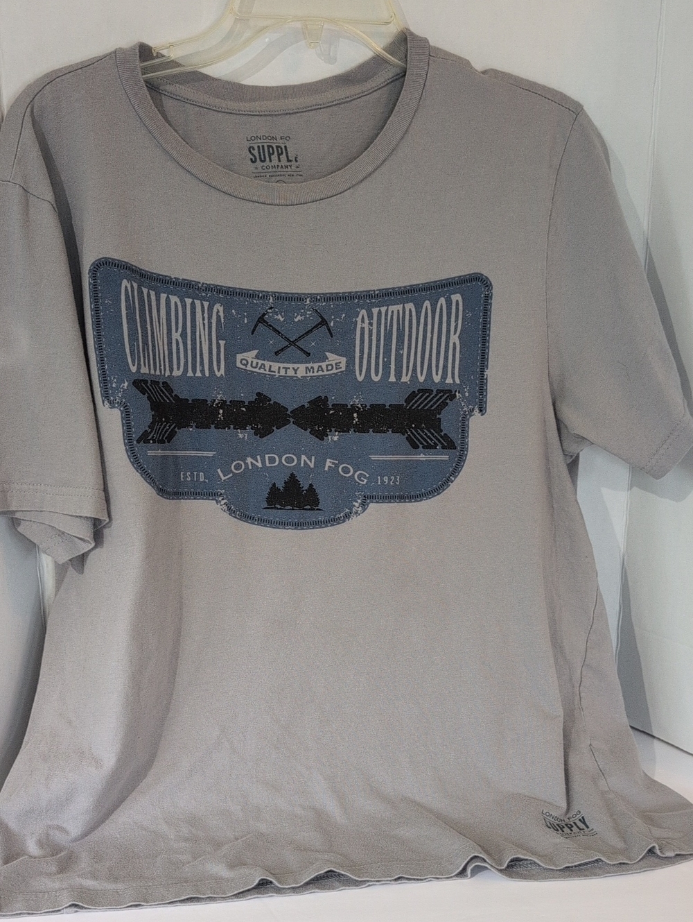 London Fog Gray Crewneck Graphic Tee with Blue Patch- Climbing, XL See Descripti